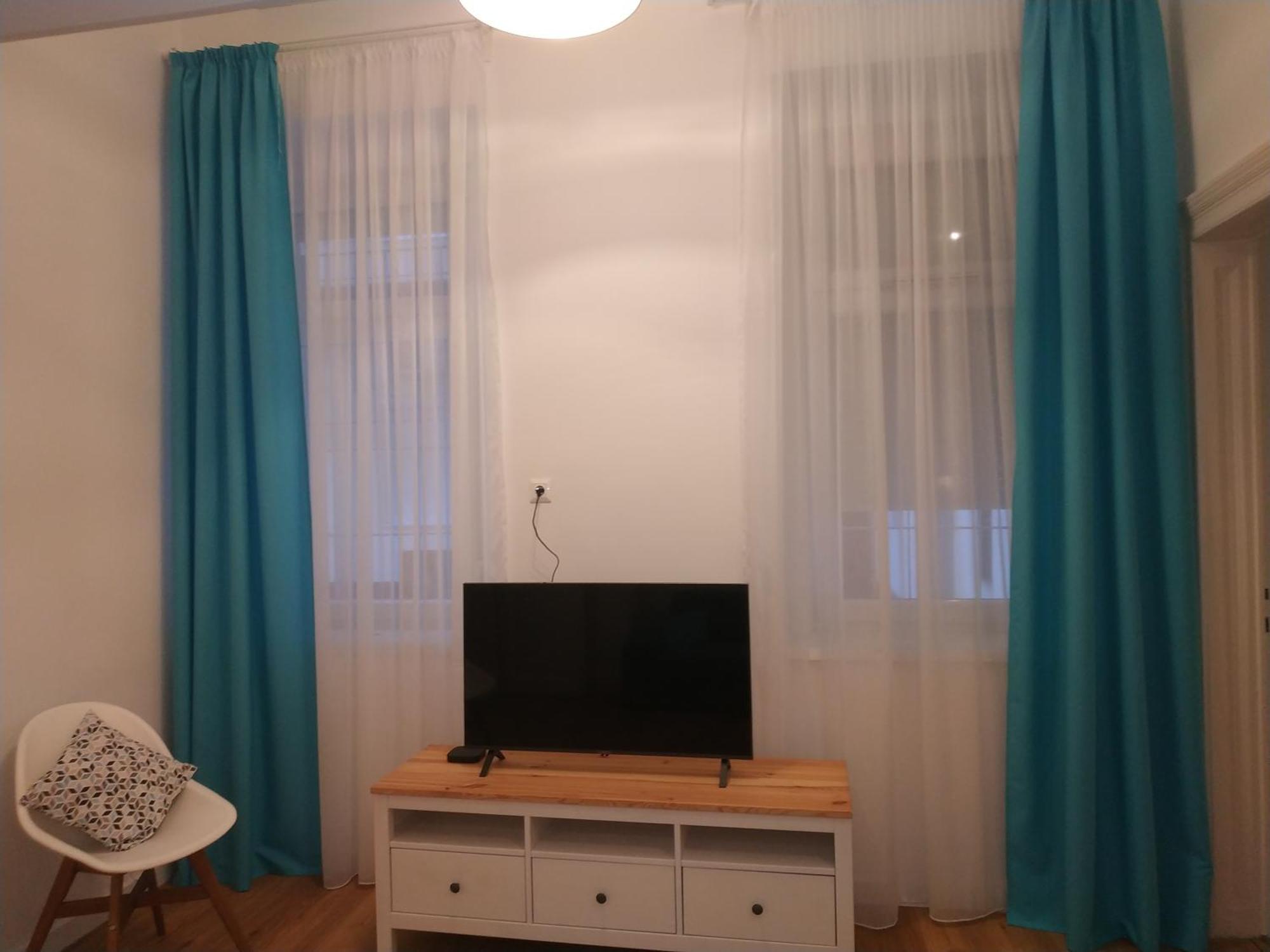Howlit Apartment *